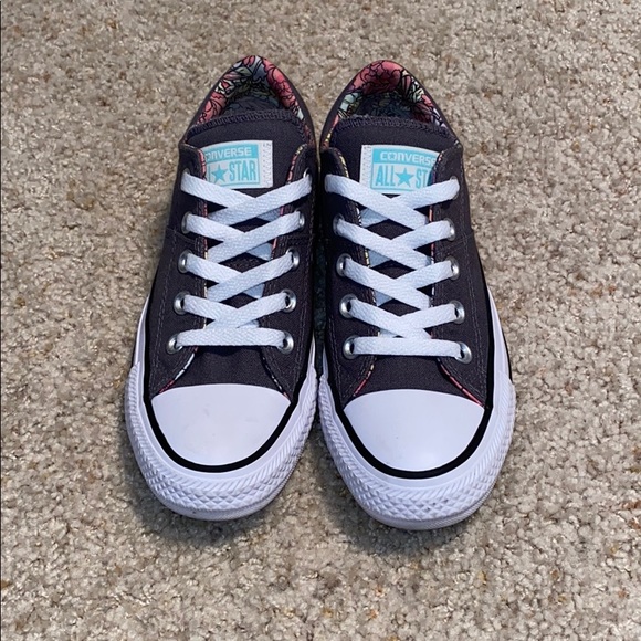 SOLD Converse - Picture 2 of 6
